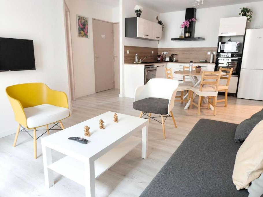 Le Cocon Manceau Apartment เลอม็องส์ ภายนอก รูปภาพ